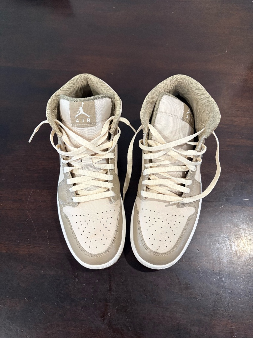 Air Jordan Retro 1 Mid GS 'Legend Light Brown'
